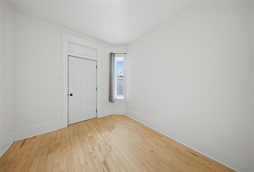 290 Beverley, 2 Bedrooms Bedrooms, 5 Rooms Rooms,1 BathroomBathrooms,Condominium,For Sale,Beverley