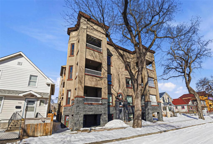 290 Beverley, 2 Bedrooms Bedrooms, 5 Rooms Rooms,1 BathroomBathrooms,Condominium,For Sale,Beverley