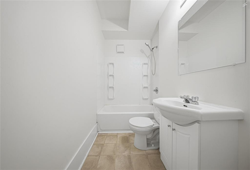 290 Beverley, 2 Bedrooms Bedrooms, 5 Rooms Rooms,1 BathroomBathrooms,Condominium,For Sale,Beverley