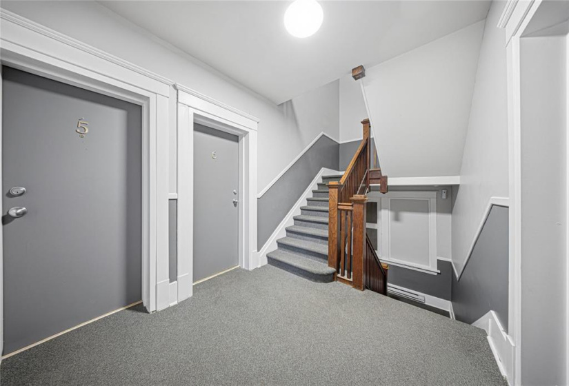 290 Beverley, 2 Bedrooms Bedrooms, 5 Rooms Rooms,1 BathroomBathrooms,Condominium,For Sale,Beverley