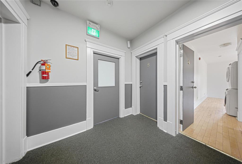 290 Beverley, 2 Bedrooms Bedrooms, 5 Rooms Rooms,1 BathroomBathrooms,Condominium,For Sale,Beverley