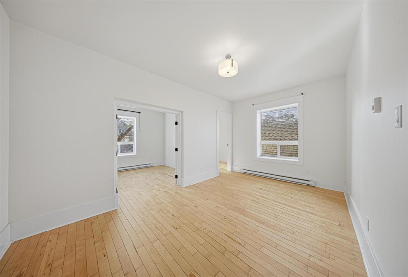 290 Beverley, 2 Bedrooms Bedrooms, 5 Rooms Rooms,1 BathroomBathrooms,Condominium,For Sale,Beverley