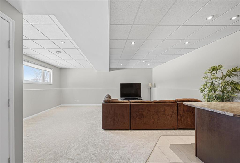 35 Hampton, 5 Bedrooms Bedrooms, 14 Rooms Rooms,3 BathroomsBathrooms,Residential,For Sale,Hampton