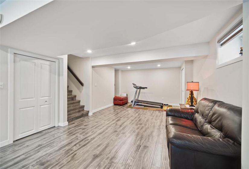 16 Bluemeadow, 5 Bedrooms Bedrooms, 15 Rooms Rooms,3 BathroomsBathrooms,Residential,For Sale,Bluemeadow