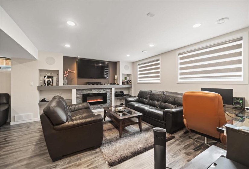 16 Bluemeadow, 5 Bedrooms Bedrooms, 15 Rooms Rooms,3 BathroomsBathrooms,Residential,For Sale,Bluemeadow