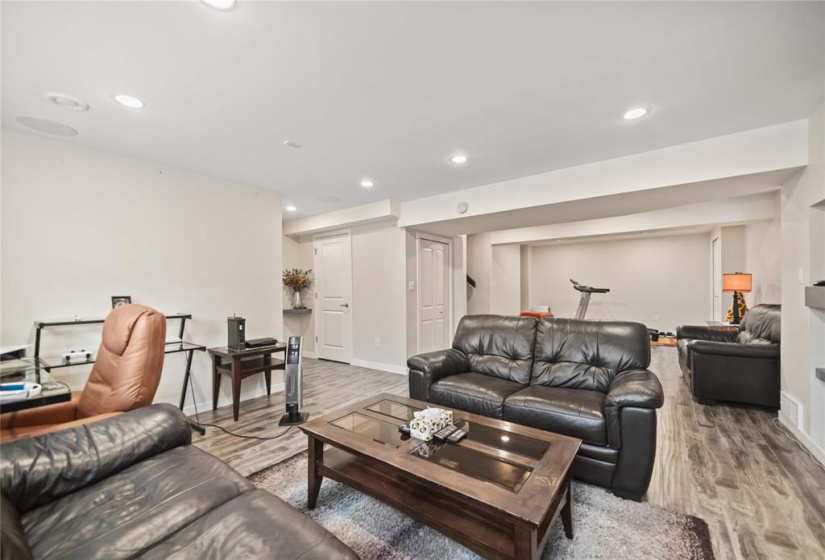 16 Bluemeadow, 5 Bedrooms Bedrooms, 15 Rooms Rooms,3 BathroomsBathrooms,Residential,For Sale,Bluemeadow