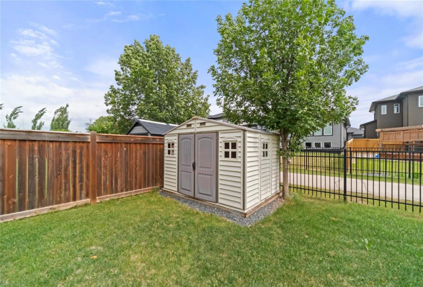 16 Bluemeadow, 5 Bedrooms Bedrooms, 15 Rooms Rooms,3 BathroomsBathrooms,Residential,For Sale,Bluemeadow