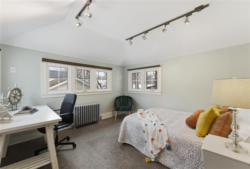 171 Montrose, 3 Bedrooms Bedrooms, 12 Rooms Rooms,2 BathroomsBathrooms,Residential,For Sale,Montrose