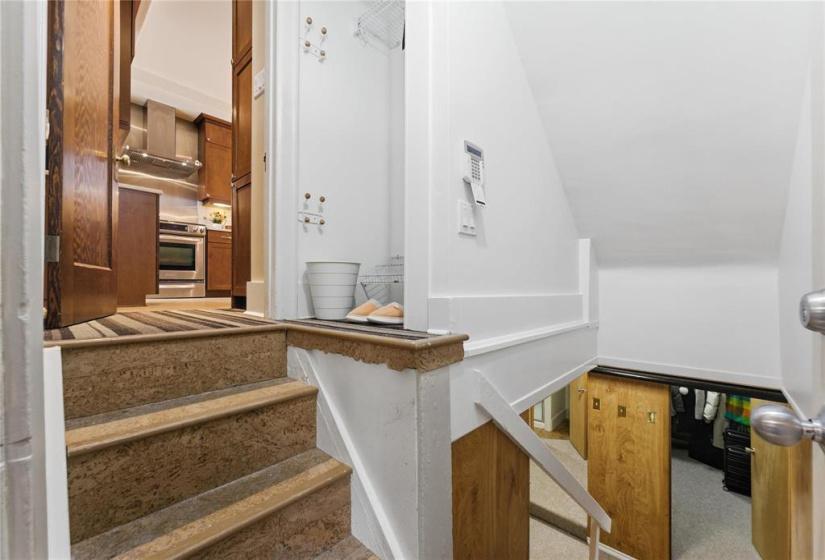 171 Montrose, 3 Bedrooms Bedrooms, 12 Rooms Rooms,2 BathroomsBathrooms,Residential,For Sale,Montrose