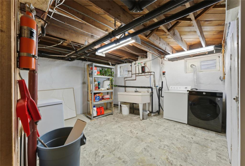 171 Montrose, 3 Bedrooms Bedrooms, 12 Rooms Rooms,2 BathroomsBathrooms,Residential,For Sale,Montrose