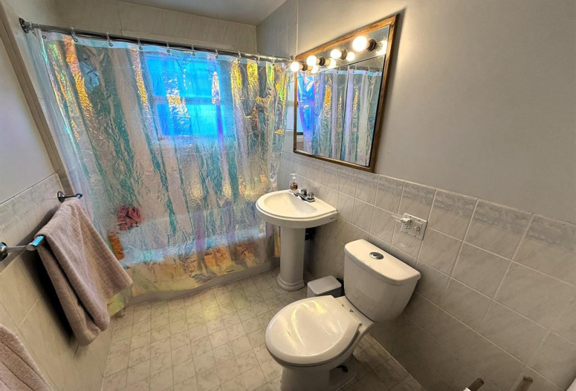 662 Gertrude, 4 Bedrooms Bedrooms, 16 Rooms Rooms,3 BathroomsBathrooms,Residential,For Sale,Gertrude