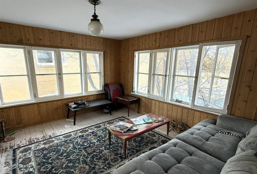 662 Gertrude, 4 Bedrooms Bedrooms, 16 Rooms Rooms,3 BathroomsBathrooms,Residential,For Sale,Gertrude