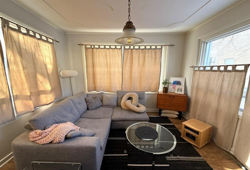 662 Gertrude, 4 Bedrooms Bedrooms, 16 Rooms Rooms,3 BathroomsBathrooms,Residential,For Sale,Gertrude