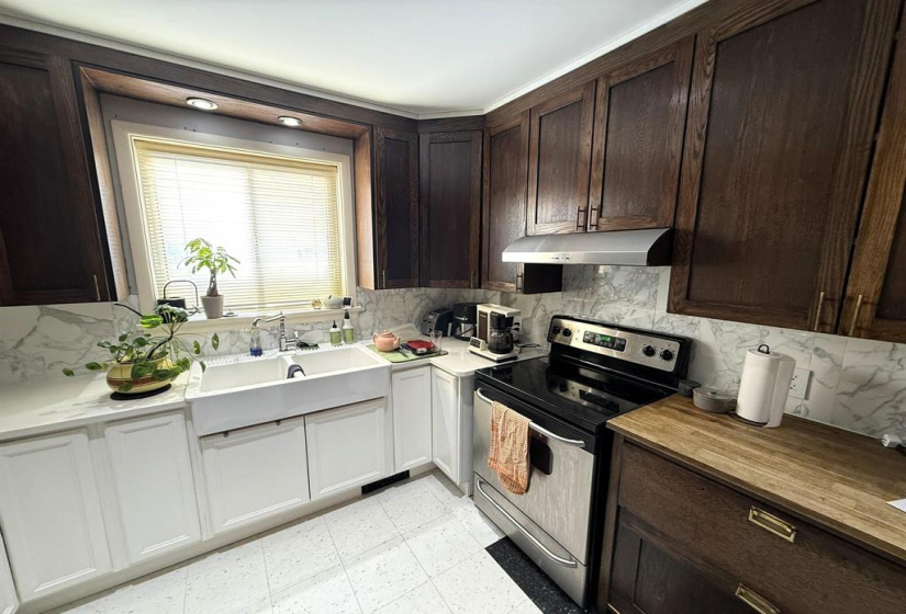 662 Gertrude, 4 Bedrooms Bedrooms, 16 Rooms Rooms,3 BathroomsBathrooms,Residential,For Sale,Gertrude