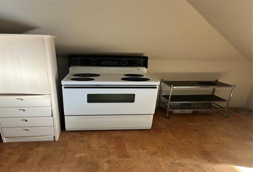 662 Gertrude, 4 Bedrooms Bedrooms, 16 Rooms Rooms,3 BathroomsBathrooms,Residential,For Sale,Gertrude