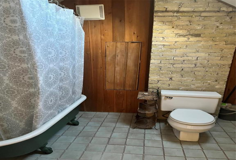 662 Gertrude, 4 Bedrooms Bedrooms, 16 Rooms Rooms,3 BathroomsBathrooms,Residential,For Sale,Gertrude