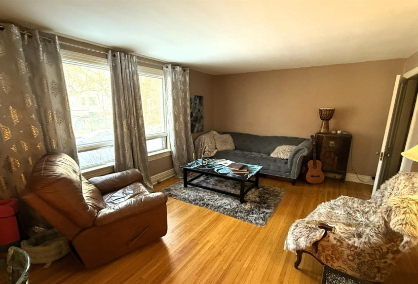 662 Gertrude, 4 Bedrooms Bedrooms, 16 Rooms Rooms,3 BathroomsBathrooms,Residential,For Sale,Gertrude