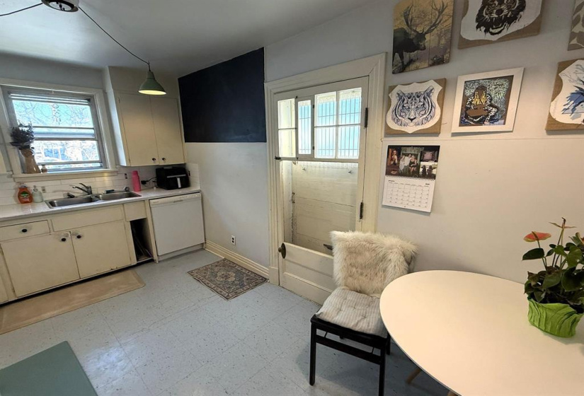 662 Gertrude, 4 Bedrooms Bedrooms, 16 Rooms Rooms,3 BathroomsBathrooms,Residential,For Sale,Gertrude