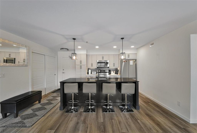 545 Dale, 2 Bedrooms Bedrooms, 9 Rooms Rooms,2 BathroomsBathrooms,Condominium,For Sale,Dale