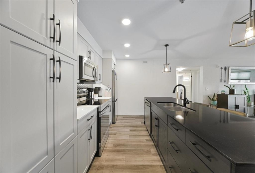 545 Dale, 2 Bedrooms Bedrooms, 9 Rooms Rooms,2 BathroomsBathrooms,Condominium,For Sale,Dale