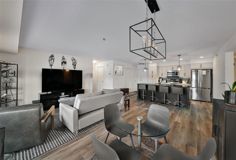 545 Dale, 2 Bedrooms Bedrooms, 9 Rooms Rooms,2 BathroomsBathrooms,Condominium,For Sale,Dale