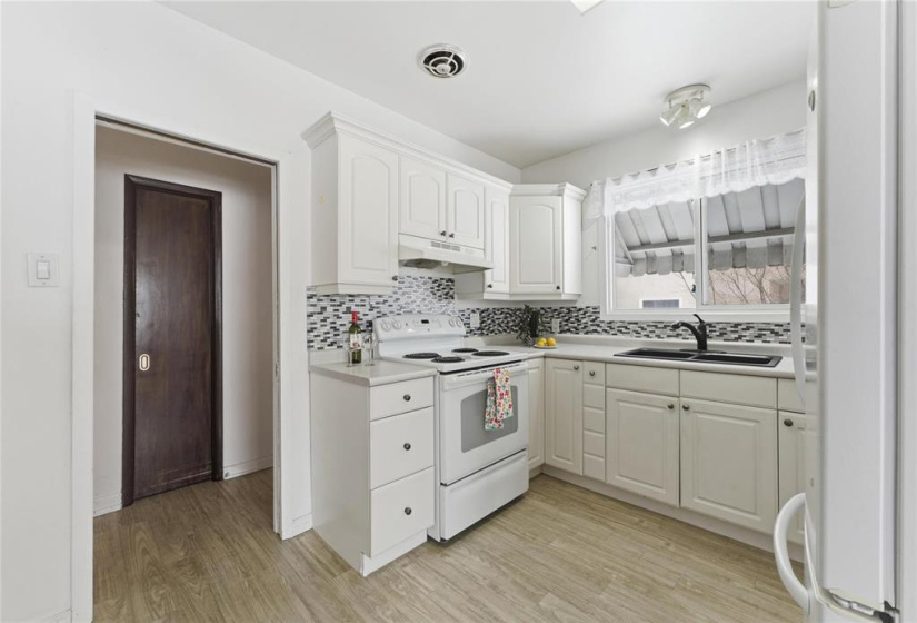 70 Parkville, 4 Bedrooms Bedrooms, 10 Rooms Rooms,2 BathroomsBathrooms,Residential,For Sale,Parkville