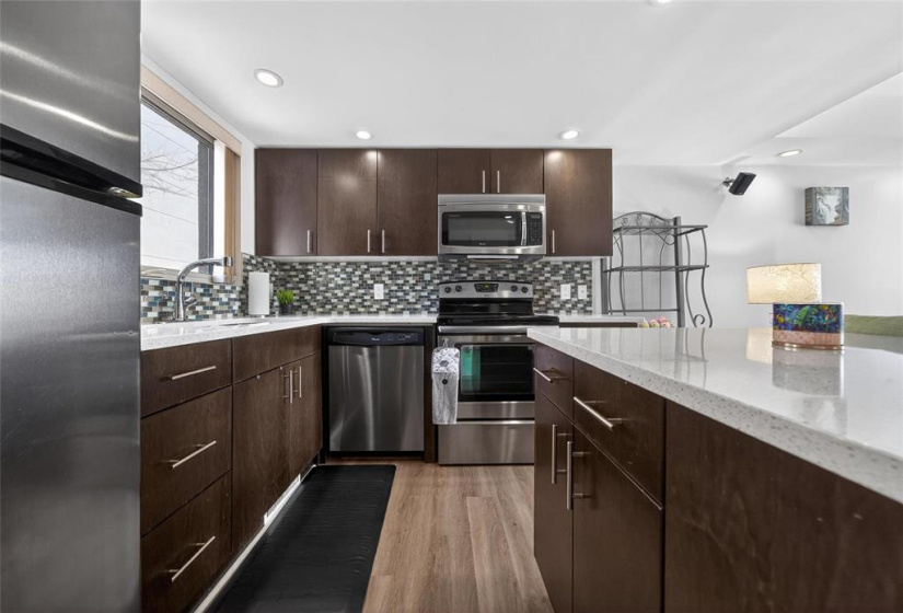 1225 Troy, 2 Bedrooms Bedrooms, 6 Rooms Rooms,1 BathroomBathrooms,Condominium,For Sale,Troy