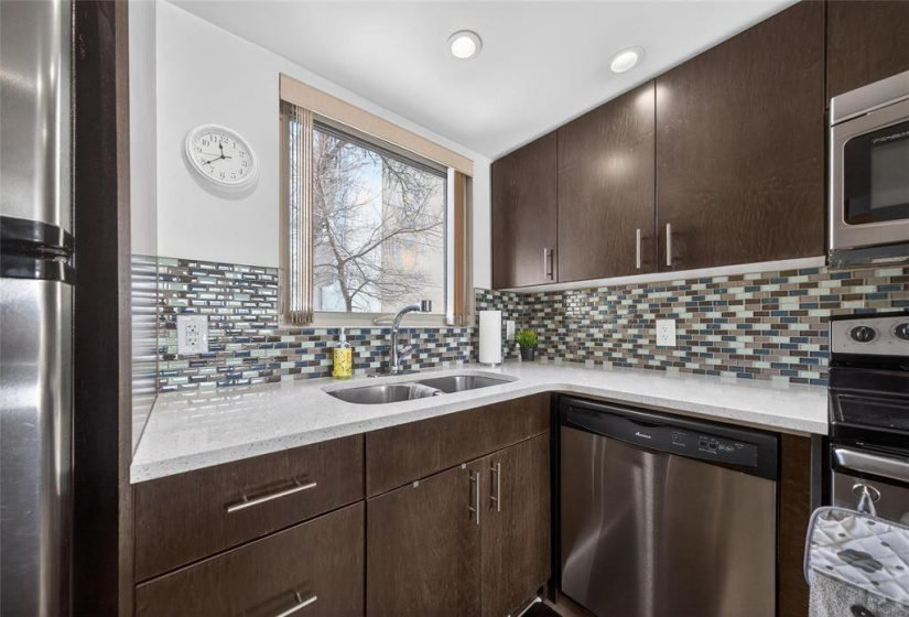 1225 Troy, 2 Bedrooms Bedrooms, 6 Rooms Rooms,1 BathroomBathrooms,Condominium,For Sale,Troy