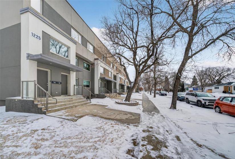 1225 Troy, 2 Bedrooms Bedrooms, 6 Rooms Rooms,1 BathroomBathrooms,Condominium,For Sale,Troy