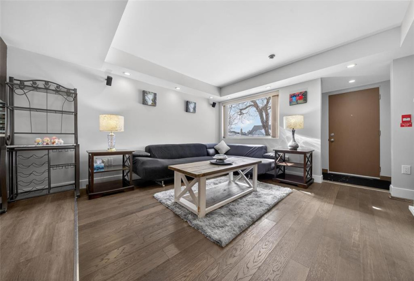 1225 Troy, 2 Bedrooms Bedrooms, 6 Rooms Rooms,1 BathroomBathrooms,Condominium,For Sale,Troy