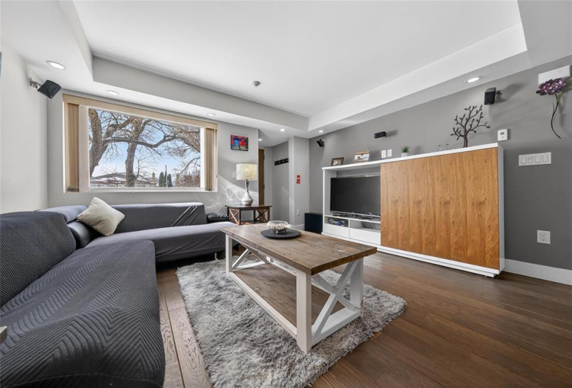 1225 Troy, 2 Bedrooms Bedrooms, 6 Rooms Rooms,1 BathroomBathrooms,Condominium,For Sale,Troy