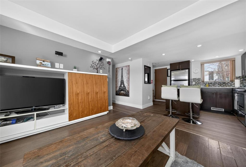 1225 Troy, 2 Bedrooms Bedrooms, 6 Rooms Rooms,1 BathroomBathrooms,Condominium,For Sale,Troy