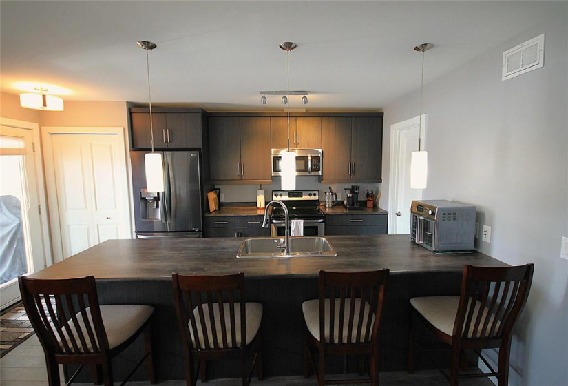 477 Meadowlark, 2 Bedrooms Bedrooms, 7 Rooms Rooms,2 BathroomsBathrooms,Condominium,For Sale,Meadowlark