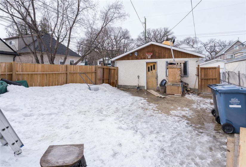 749 Warsaw, 2 Bedrooms Bedrooms, 7 Rooms Rooms,1 BathroomBathrooms,Residential,For Sale,Warsaw