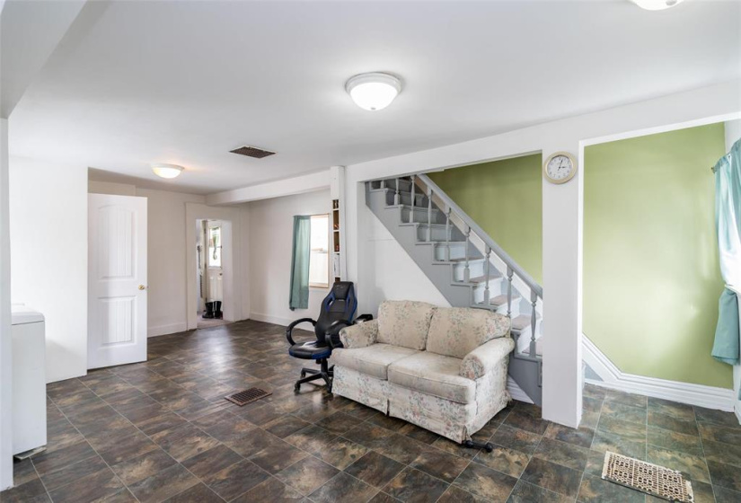 749 Warsaw, 2 Bedrooms Bedrooms, 7 Rooms Rooms,1 BathroomBathrooms,Residential,For Sale,Warsaw