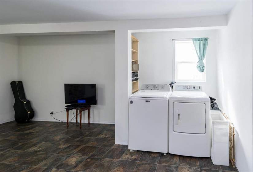 749 Warsaw, 2 Bedrooms Bedrooms, 7 Rooms Rooms,1 BathroomBathrooms,Residential,For Sale,Warsaw