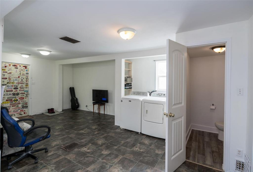 749 Warsaw, 2 Bedrooms Bedrooms, 7 Rooms Rooms,1 BathroomBathrooms,Residential,For Sale,Warsaw