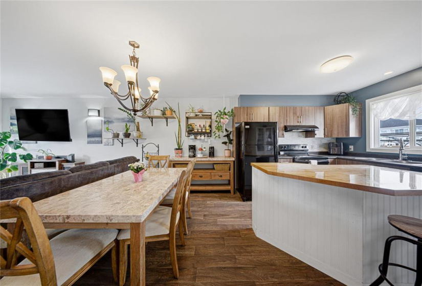 48 CRESCENTWOOD, 3 Bedrooms Bedrooms, 8 Rooms Rooms,1 BathroomBathrooms,Residential,For Sale,CRESCENTWOOD