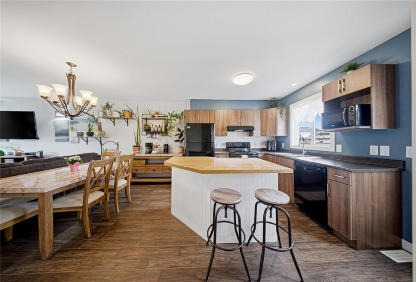 48 CRESCENTWOOD, 3 Bedrooms Bedrooms, 8 Rooms Rooms,1 BathroomBathrooms,Residential,For Sale,CRESCENTWOOD