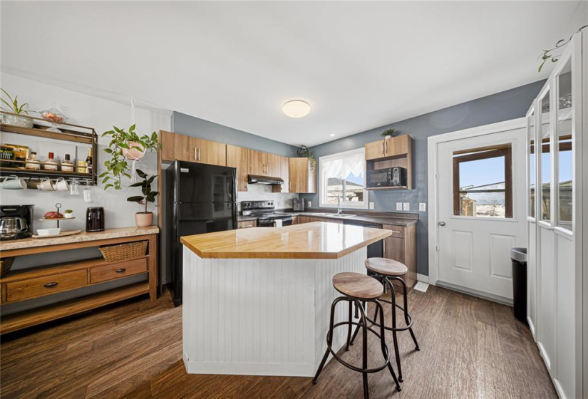 48 CRESCENTWOOD, 3 Bedrooms Bedrooms, 8 Rooms Rooms,1 BathroomBathrooms,Residential,For Sale,CRESCENTWOOD