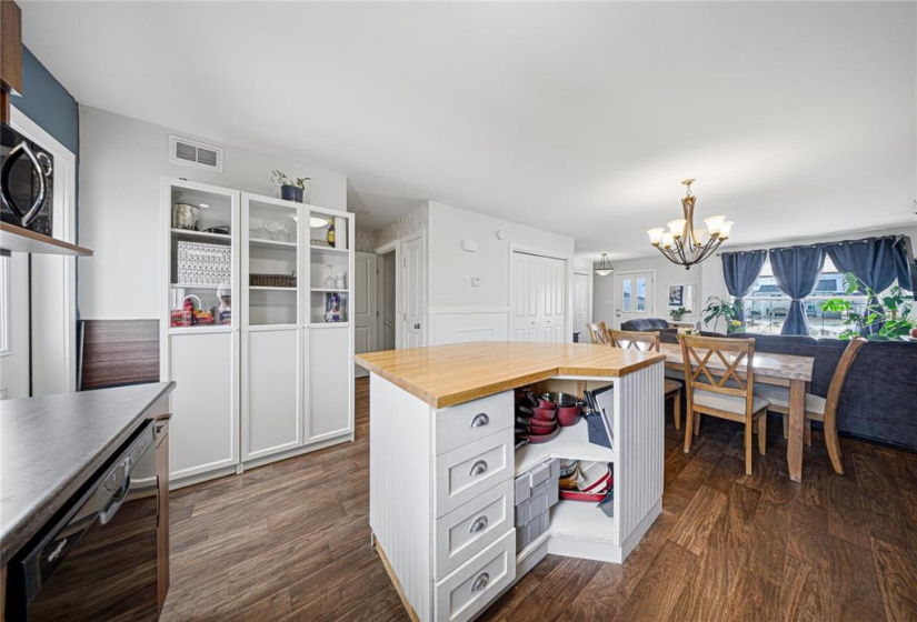 48 CRESCENTWOOD, 3 Bedrooms Bedrooms, 8 Rooms Rooms,1 BathroomBathrooms,Residential,For Sale,CRESCENTWOOD