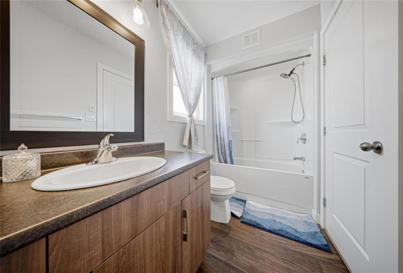 48 CRESCENTWOOD, 3 Bedrooms Bedrooms, 8 Rooms Rooms,1 BathroomBathrooms,Residential,For Sale,CRESCENTWOOD