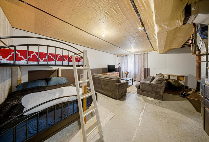 48 CRESCENTWOOD, 3 Bedrooms Bedrooms, 8 Rooms Rooms,1 BathroomBathrooms,Residential,For Sale,CRESCENTWOOD