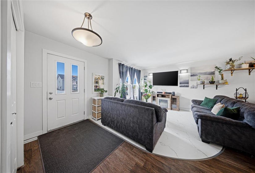 48 CRESCENTWOOD, 3 Bedrooms Bedrooms, 8 Rooms Rooms,1 BathroomBathrooms,Residential,For Sale,CRESCENTWOOD