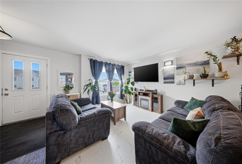 48 CRESCENTWOOD, 3 Bedrooms Bedrooms, 8 Rooms Rooms,1 BathroomBathrooms,Residential,For Sale,CRESCENTWOOD