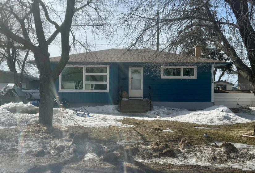 103 Crestwood, 3 Bedrooms Bedrooms, 10 Rooms Rooms,1 BathroomBathrooms,Residential,For Sale,Crestwood