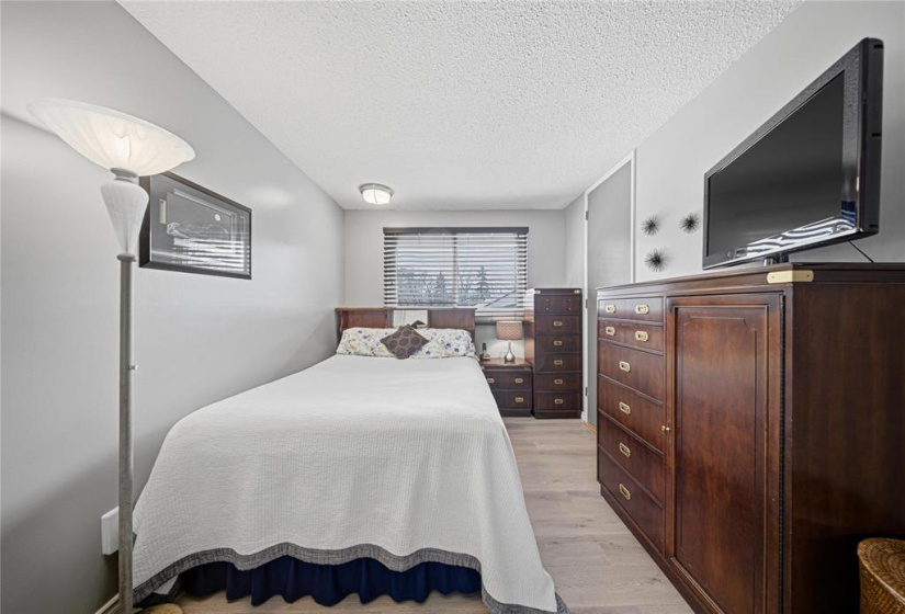 6450 Rannock, 3 Bedrooms Bedrooms, 14 Rooms Rooms,1 BathroomBathrooms,Residential,For Sale,Rannock