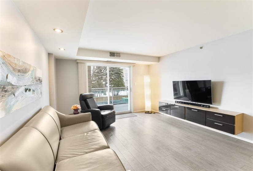 Built-in entertainment unit included