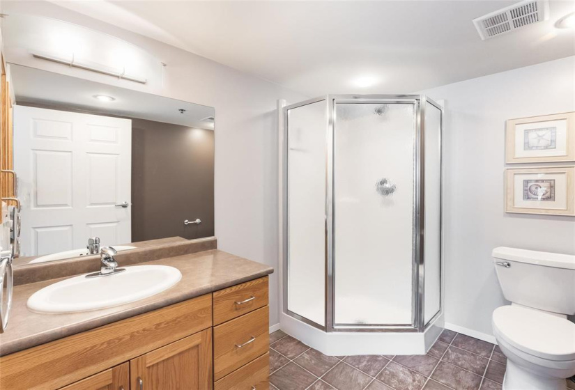 Primary bedroom ensuite