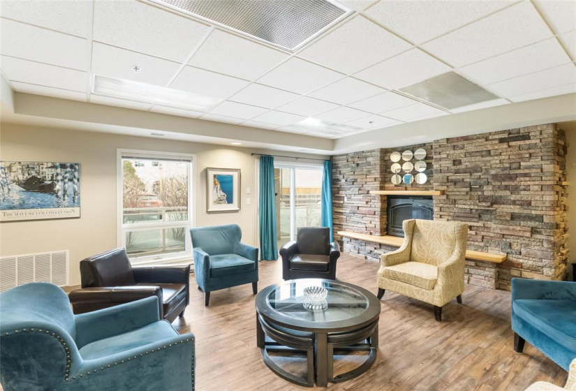 Common lounge room with fireplace